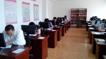 Проведено тестирование на определение уровня владения казахским языком среди государственных служащих Алматинской области в городе Талдыкорган