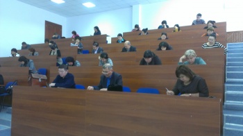Сотрудники сферы образования Павлодарской области сдали экзамен по определению уровня владения государственным языком.
