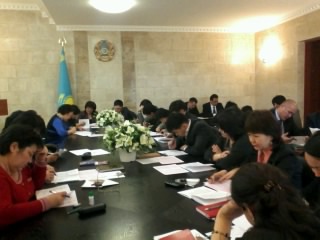 Все государственные служащие районных акиматов города Алматы сдали экзамен на определение уровня владения казахским языком