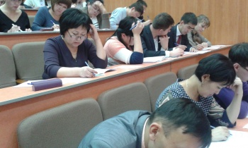 Сотрудники разных сфер Карагандинской области прошли тестирование на знание государсвенного языка