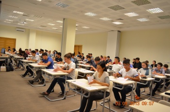 Назарбаев Университетінің студенттері қазақ тілінен емтихан тапсырды