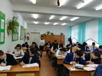 Мектеп оқушылары қазақ тілінен өз деңгейлерін анықтады